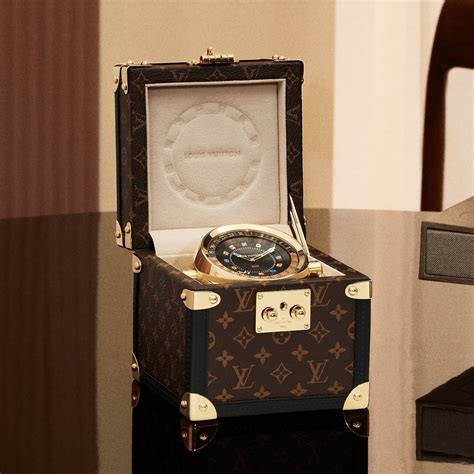 louis vuitton horloge small clock heren|louis vuitton trunk table.